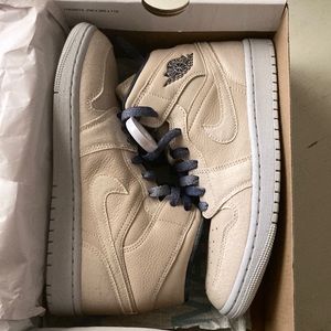 Womens air jordan 1 mid se